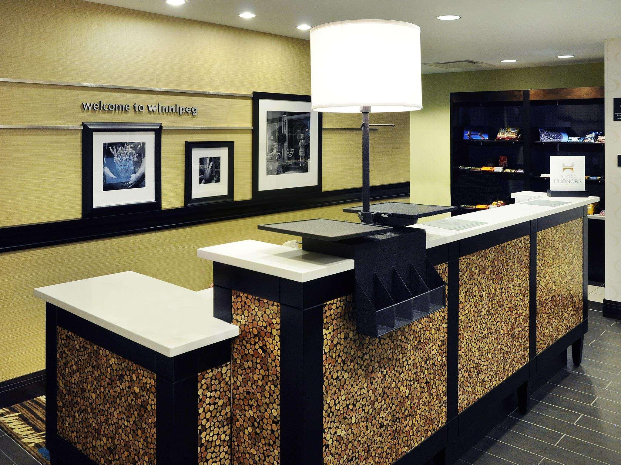 Hampton Inn By Hilton Winnipeg Exterior foto