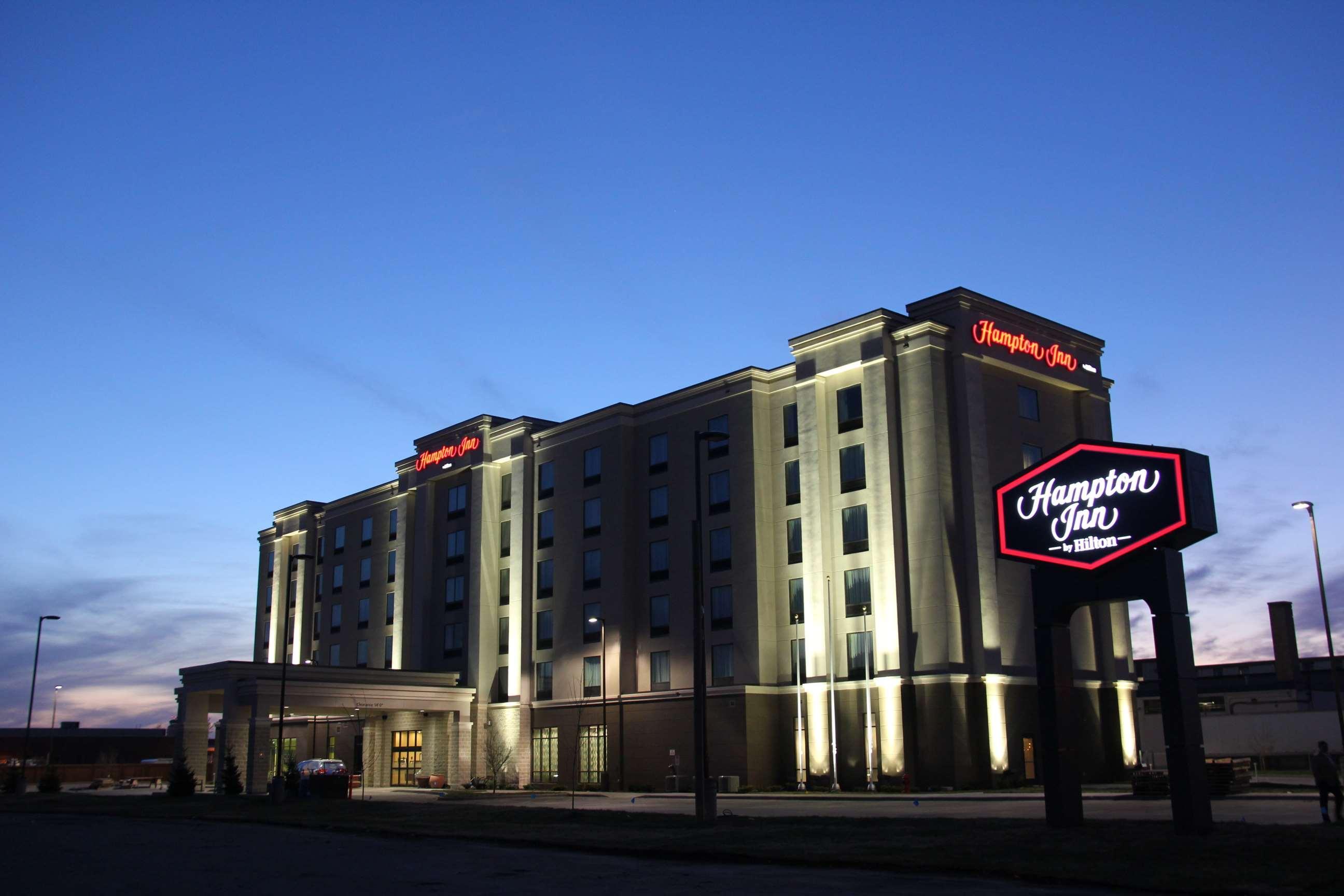 Hampton Inn By Hilton Winnipeg Exterior foto