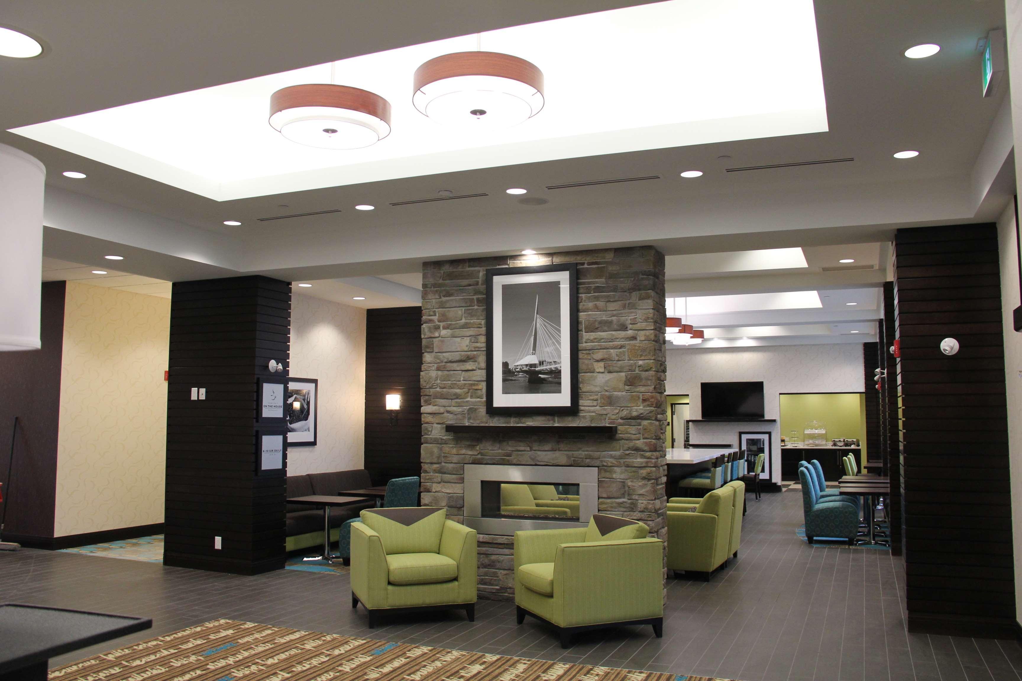 Hampton Inn By Hilton Winnipeg Exterior foto