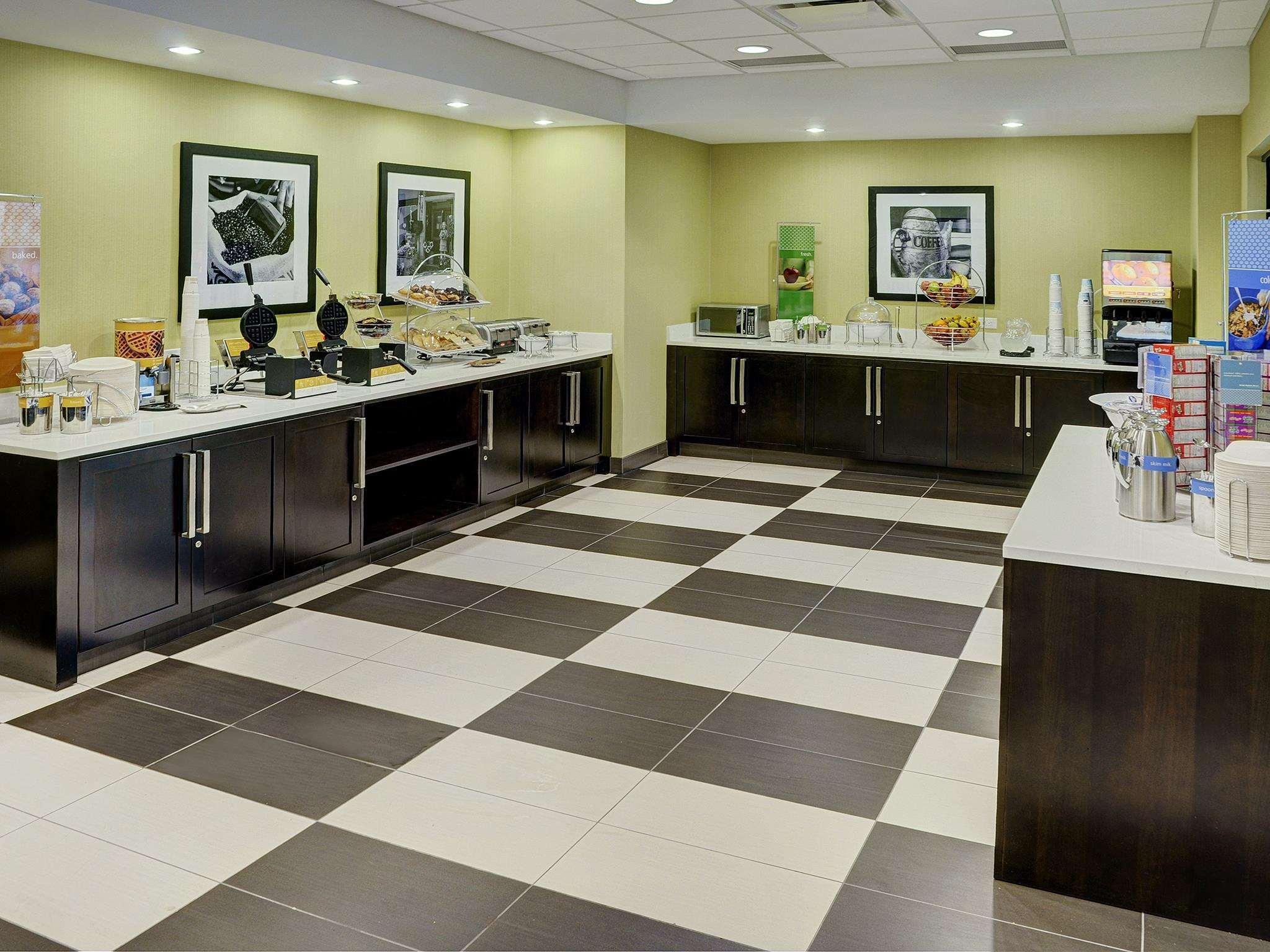 Hampton Inn By Hilton Winnipeg Exterior foto